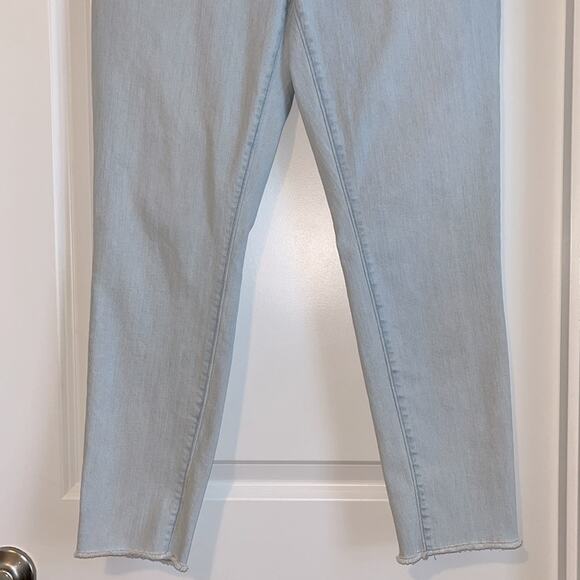 LOFT Raw Hem Curvy Skinny Ankle Jeans - Picture 3 of 10